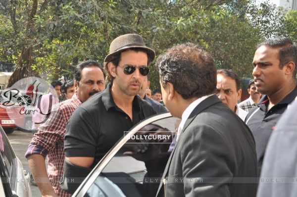 Hrithik Roshan snapped getting out from his car outside Bandra Court