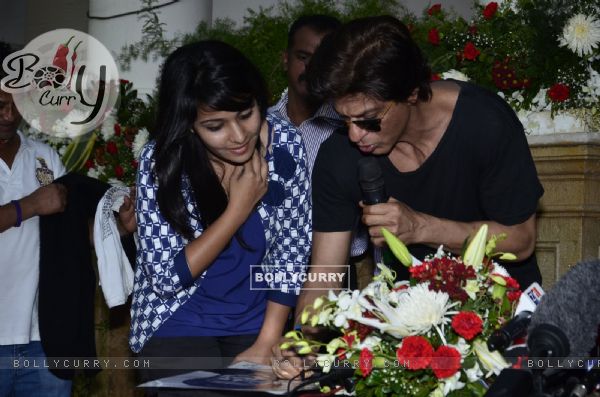 Shahrukh Khan gives an autograph to a fan on his Birthday
