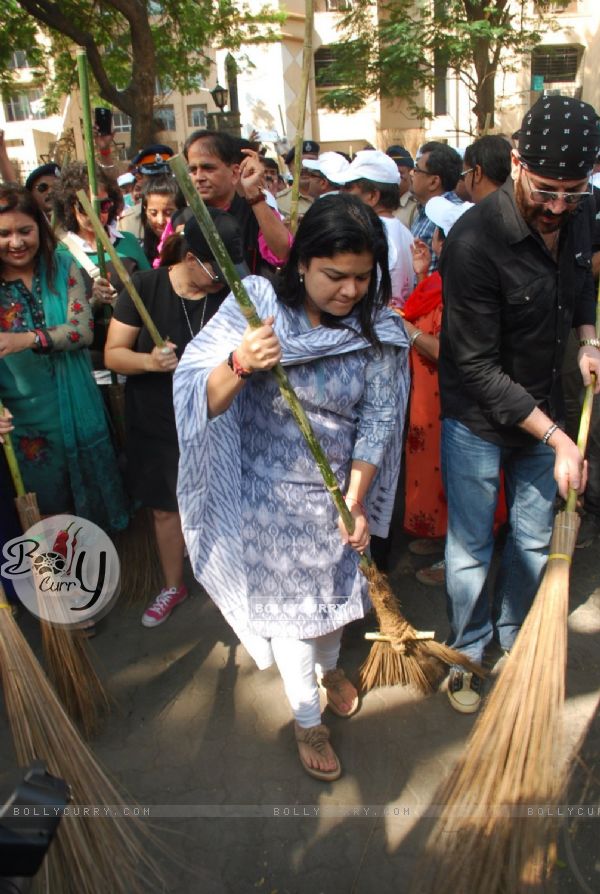 Aditya Pancholi snapped at Cleanliness Drive by Nahar Group