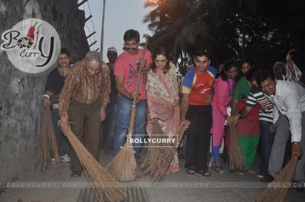 Vivek Oberoi was snapped cleaning the streets at CPAA Cleanliness Drive