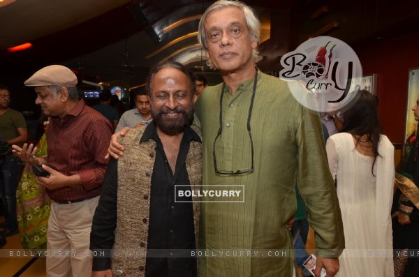 Ketan Mehta poses with Sudhir Mishra at the Premier of Rang Rasiya (343612)