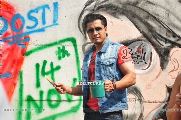 Ali Zafar poses for the media at Kill Dil Graffiti Event