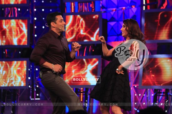 Salman Khan performs with Sophie Choudry at Bigg Boss 8