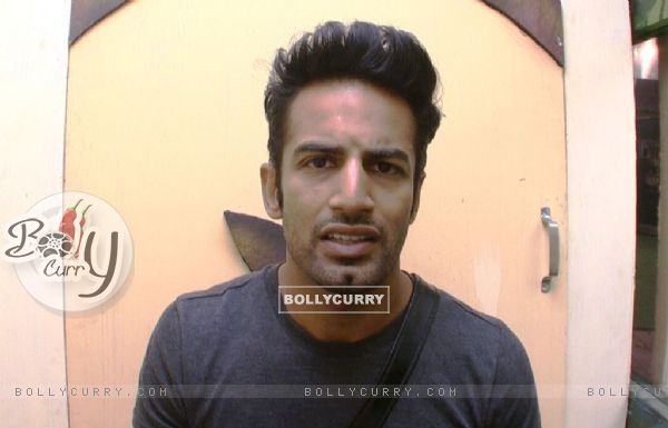 Upen Patel during a task on Bigg Boss 8