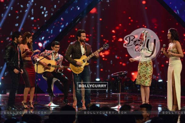 Saif Ali Khan performs during the Promotions of Happy Ending on India's Raw Star (344110)