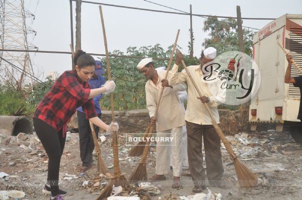 Tammanah was snapped cleaning the garbage at a Cleanliness Drive