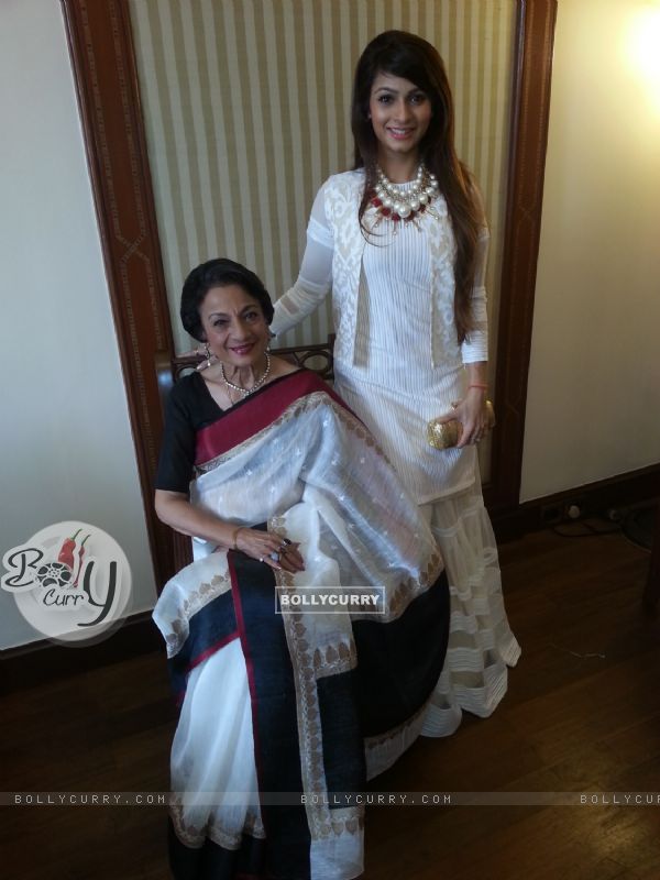 Tanishaa Mukerji with Tanuja at the Kolkatta Film Festival