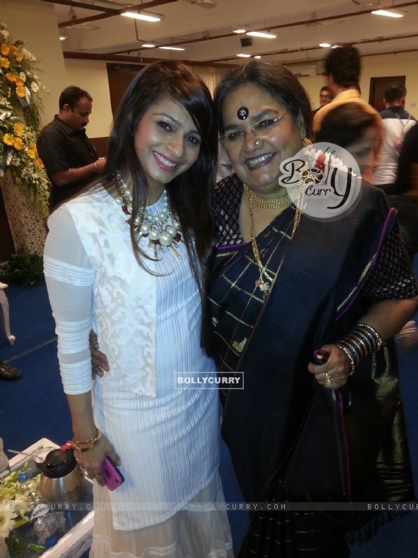 Tanishaa Mukerji with Usha Uthup at the Kolkatta Film Festival