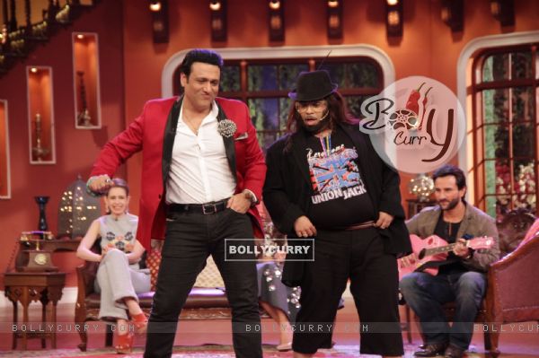 Govinda performs with Kiku Sharda at the Promotions of Happy Ending on Comedy Nights With Kapil