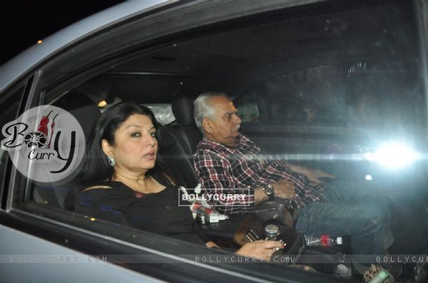 Ramesh Sippy with wife Kiran Juneja reached Ravi Chopra's house to pay respect