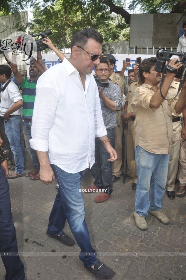Boman Irani reached Ravi Chopra's Funeral to pay respect to the departed soul
