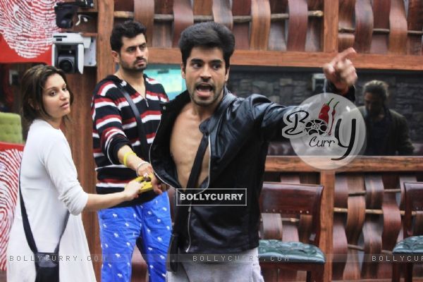 Gautam gets into a fight at Bigg Boss 8