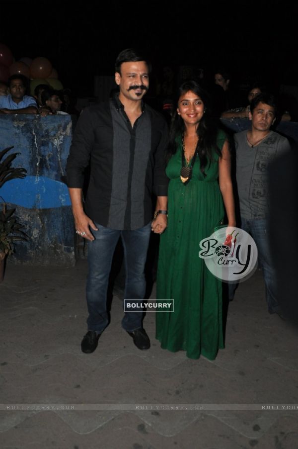 Vivek Oberoi with his wife at the Special Screening of Kill Dil (344705)