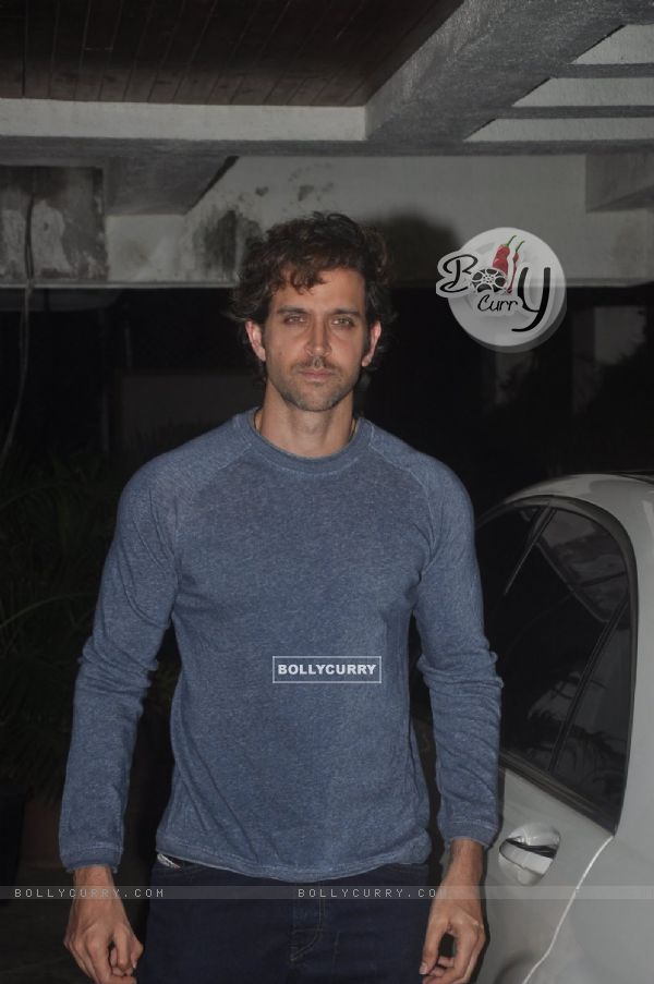 Hrithik Roshan poses for the media at Sonali Bendre's Marriage Anniversary