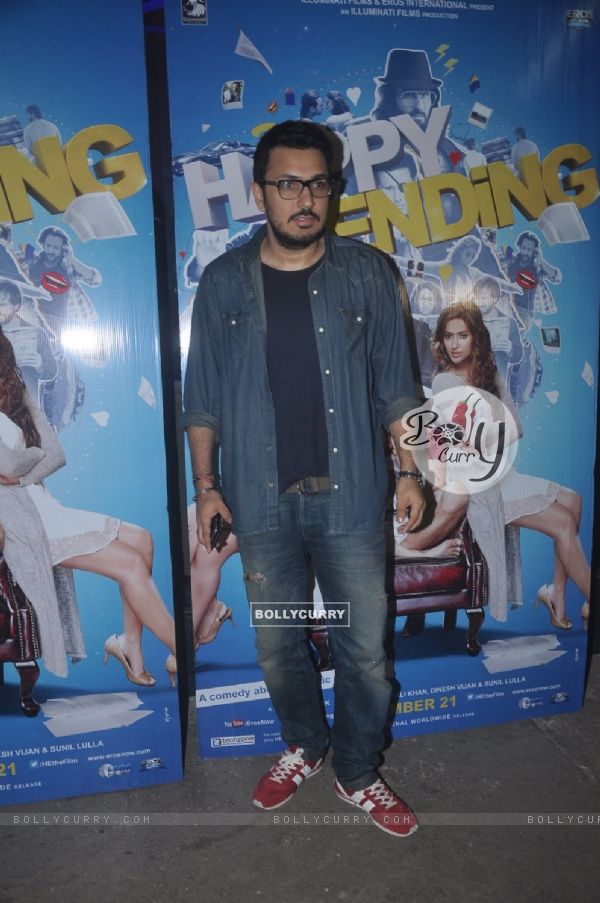 Dinesh Vijan poses for the media at the Special Screening of Happy Ending (345145)