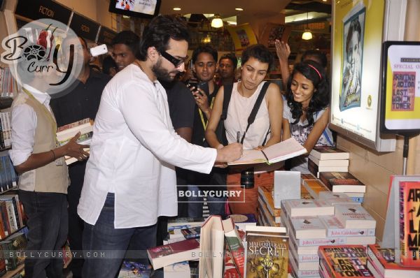 Saif Ali Khan signs autograph for his fans at the Promotions of Happy Ending
