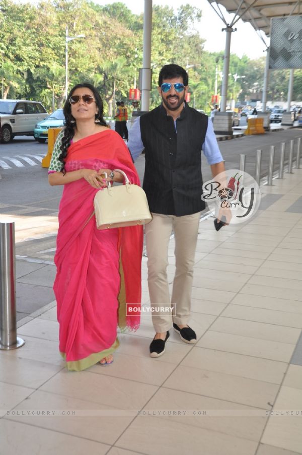 Mini Mathur and Kabir Khan pose for the media at airport while leaving for Arpita Khan's Wedding