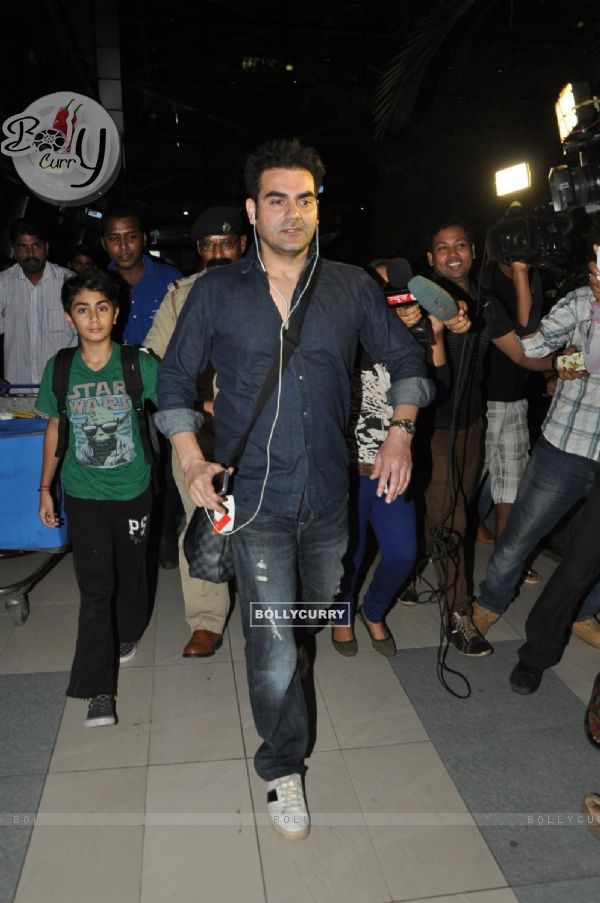 Arbaaz Khan was snapped at airport while returning from Arpita Khan's Wedding