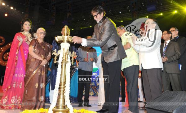 Amitabh Bachchan lights the lamp at Goa Film Festival