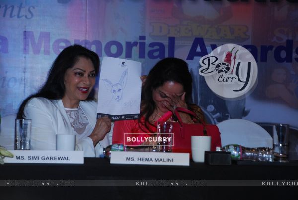 Hema Malini  and Simi Garewal share a laugh at GR8 Yash Chopra Memorial Awards Meet