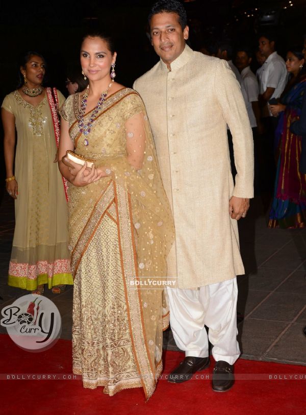 Lara Dutta and Mahesh Bhupathi pose for the media at Arpita Khan's Wedding Reception
