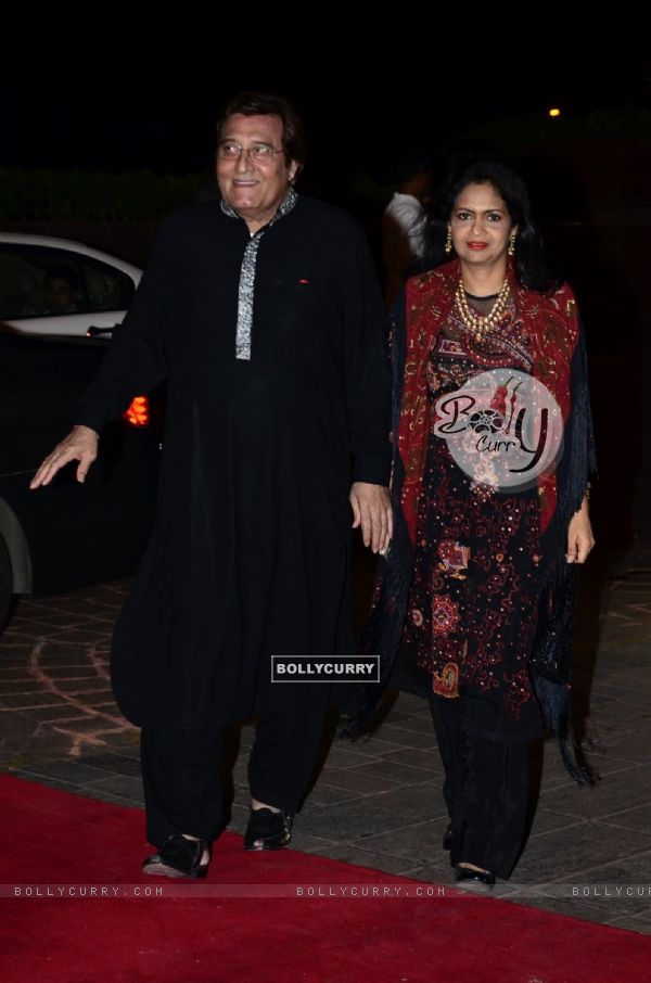 Vinod Khanna with wife snapped at Arpita Khan's Wedding Reception