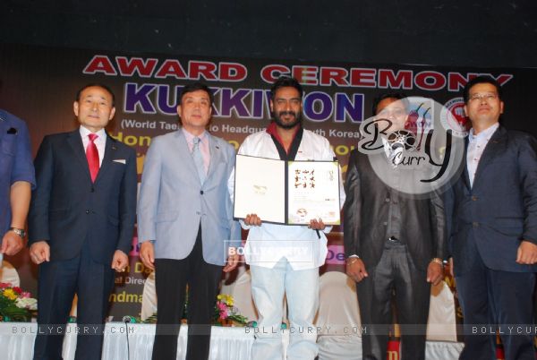 Ajay Devgn felicitated by Taekwondo Masters from Korea (345897)