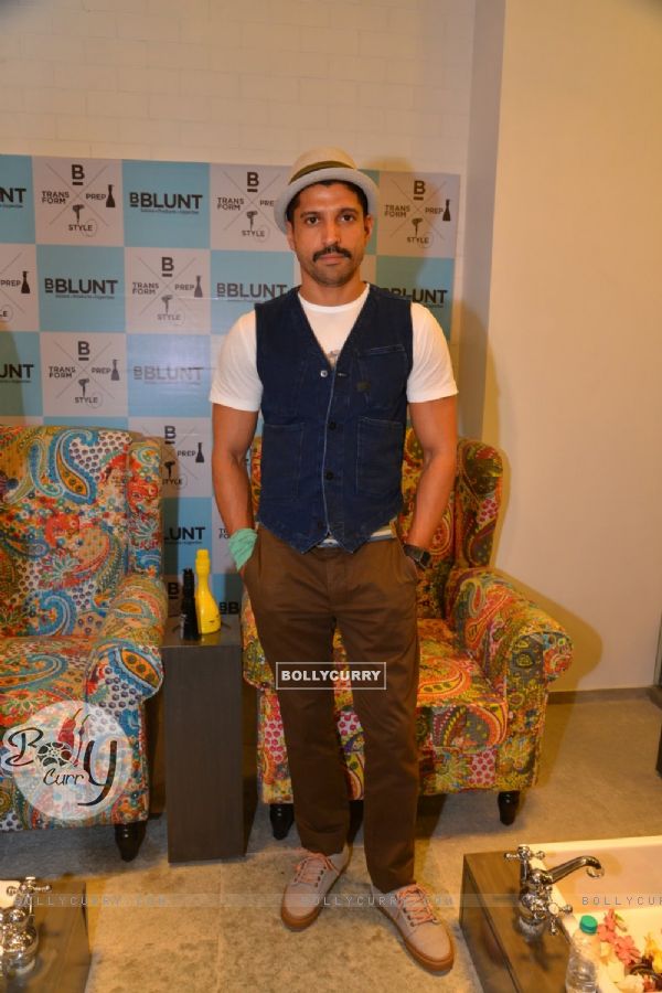 Farhan Akhtar poses for the media at the Launch of BBlunt Salon