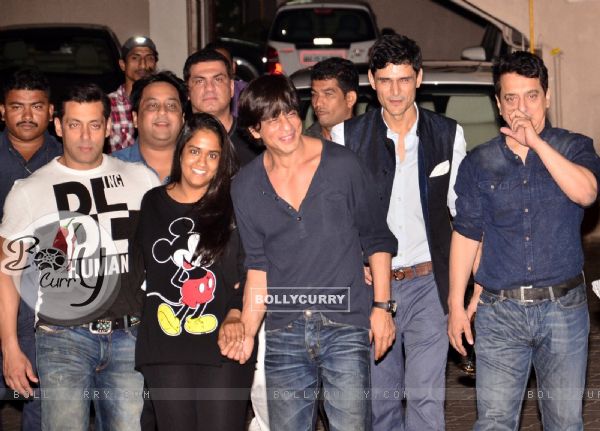 Shahrukh & Salman Khan Snapped Outside Salman's House