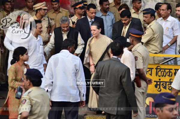 Sonia Gandhi was snapped at Murali Deora's Funeral
