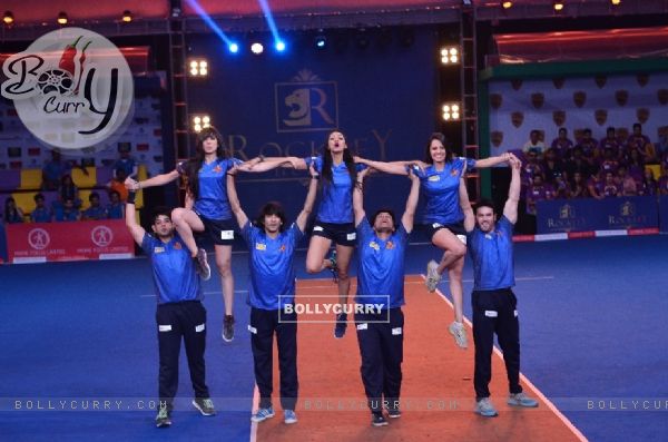 Chandigarh Cubs perfroming at the Opening Ceremony of Box Cricket League