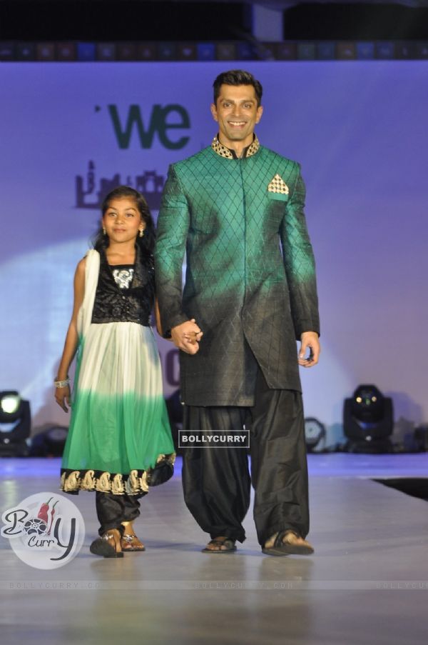 Karan Singh Grover walks the ramp with a small girl at Wellingkar's 26/11 Tribute