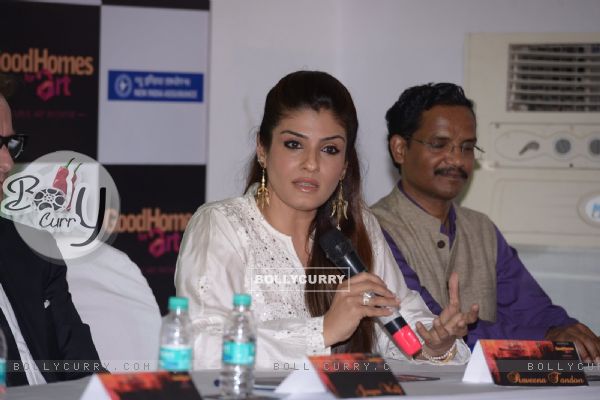 Raveena Tandon addressing the audience at Good Homes Event to Promote India Art Week