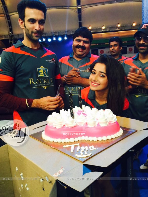 Tina Dutta poses with her Birthday Cake