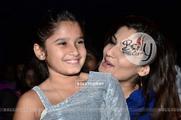 Raveena Tandon with her daughter at the Mumbai Finale of Shiamak's Winter Funk
