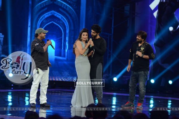 Gauahar Khan in a gig with Arjun Kapoor at the Grand Finale of India's Raw Star