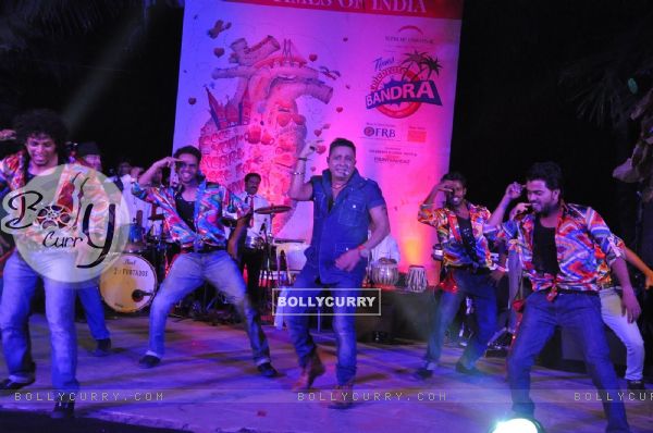Sukhwinder Singh performs at Bandra Fest