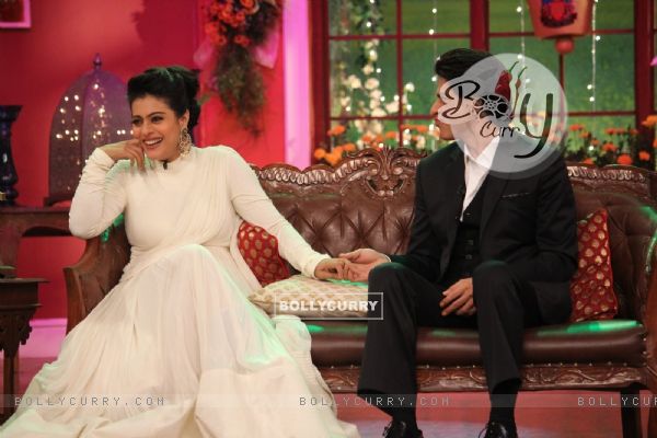 The Evergreen Couple Kajol and Shah Rukh Khan Reliving the Good Old Days on Comedy Nights with Kapil (346938)
