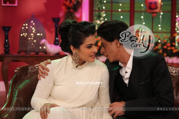 The Evergreen Couple Kajol and Shah Rukh Khan Reliving the Good Old Days on Comedy Nights with Kapil (346939)