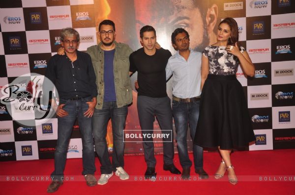 Team poses for the media at the Trailer Launch of Badlapur (347091)