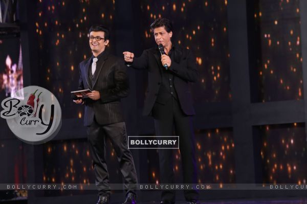 Sonu Nigam and Shahrukh Kahn as India TV's Iconic Show Aap Ki Adalat Completes 21 Years