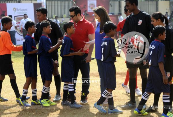 Nita Ambani & Salman Khan wishes the players at the Launch of '#grassroots football movement'