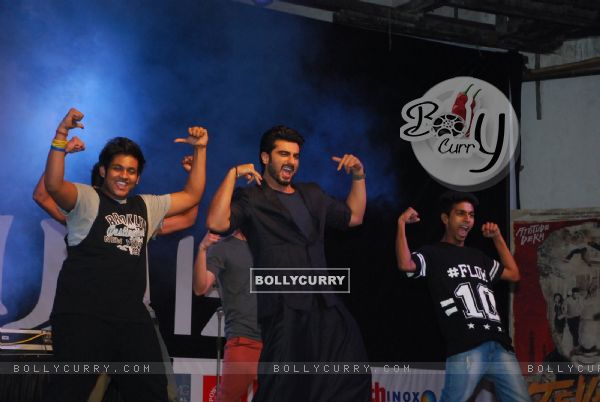 Arjun Kapoor Performs at the Promotions of Tevar at Mithibai College
