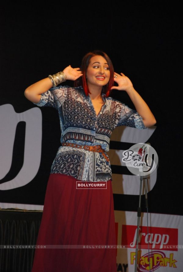 Sonakshi Sinha Performs at the Promotions of Tevar at Mithibai College