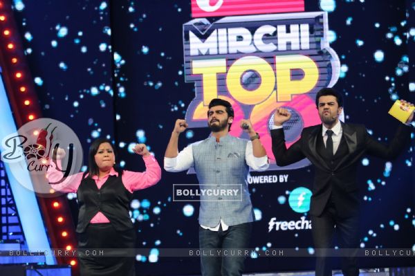 Arjun Kapoor & Bharti Singh perform at Vodafone Music Mirchi Top 20