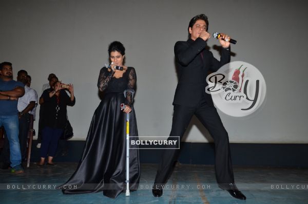 Shah Rukh Khan shakes a leg at the Celebration of 1000 Weeks Completion of DDLJ