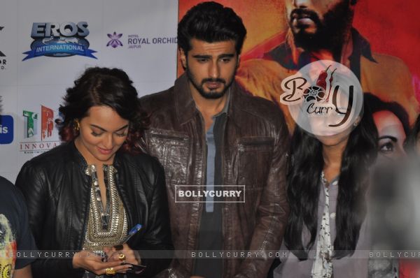 Arjun Kapoor and Sonakshi Sinha snapped at the Promotions of Tevar at Jaipur (348383)