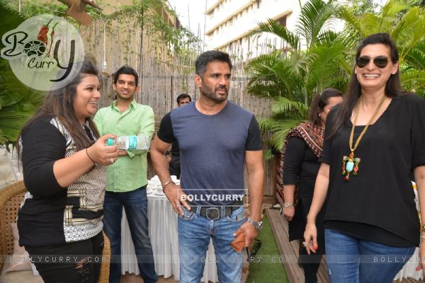 Suniel Shetty and Mana Shetty were snapped at Shaan Khanna's Spicysangria Exhibition
