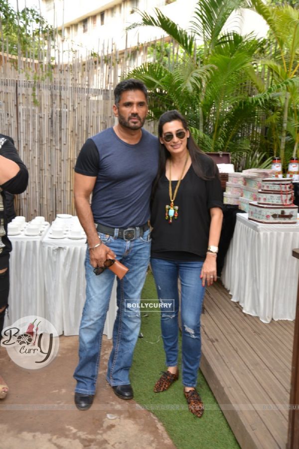 Suniel Shetty and Mana Shetty pose for the media at Shaan Khanna's Spicysangria Exhibition