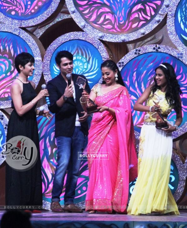 Nia Sharma and Shruti Ulfat from Jamai Raja won the Favorite Saas Bahu Jodi at Zee Rishtey Awards